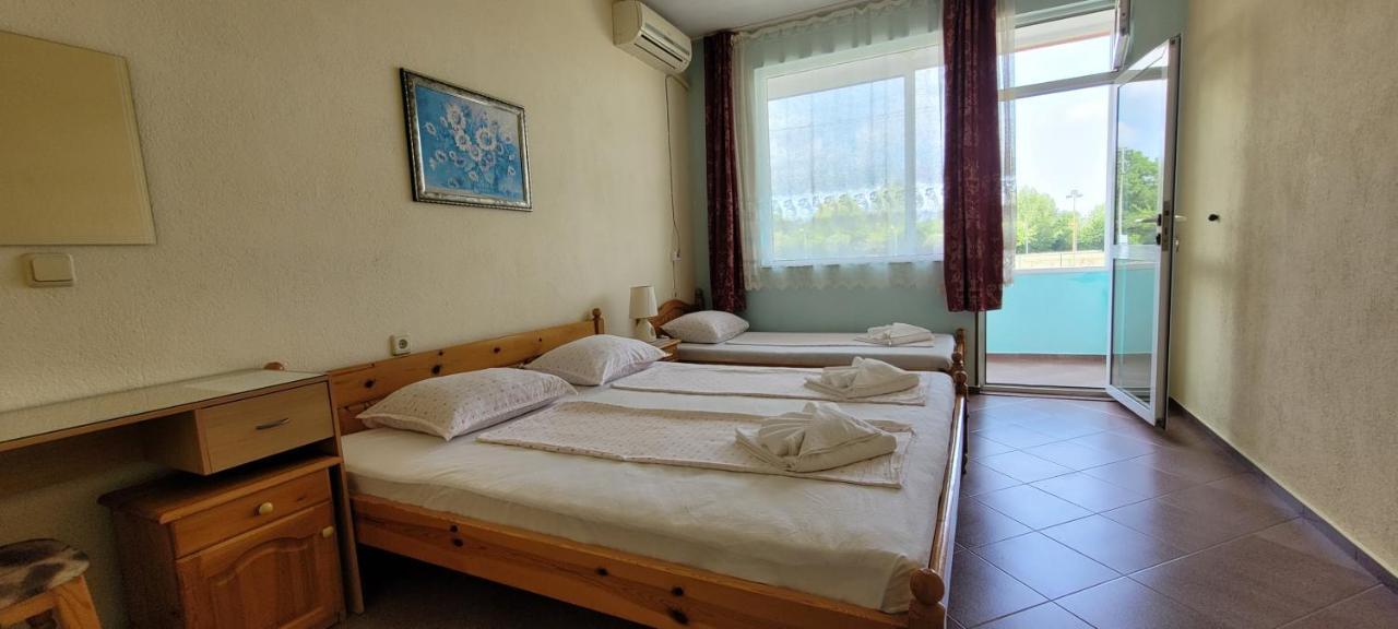 Family Hotel Ocean ツァレヴォ エクステリア 写真